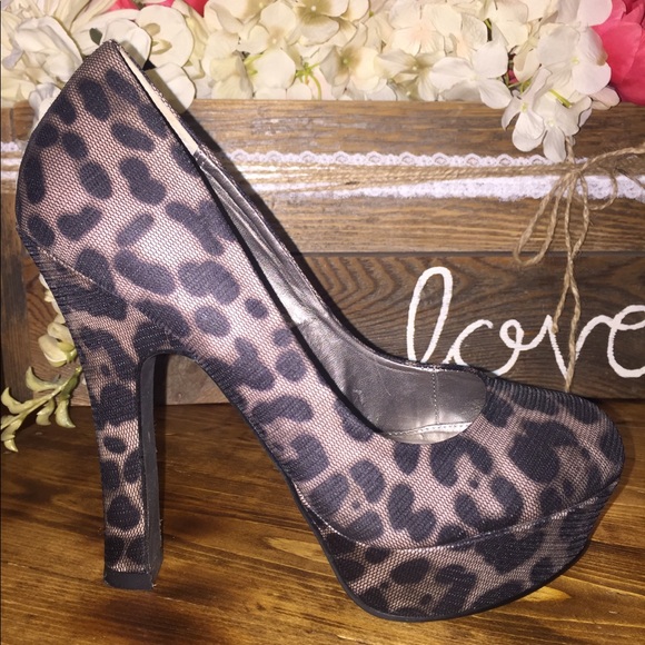 Adorable Leopard Print Heels - Picture 2 of 6